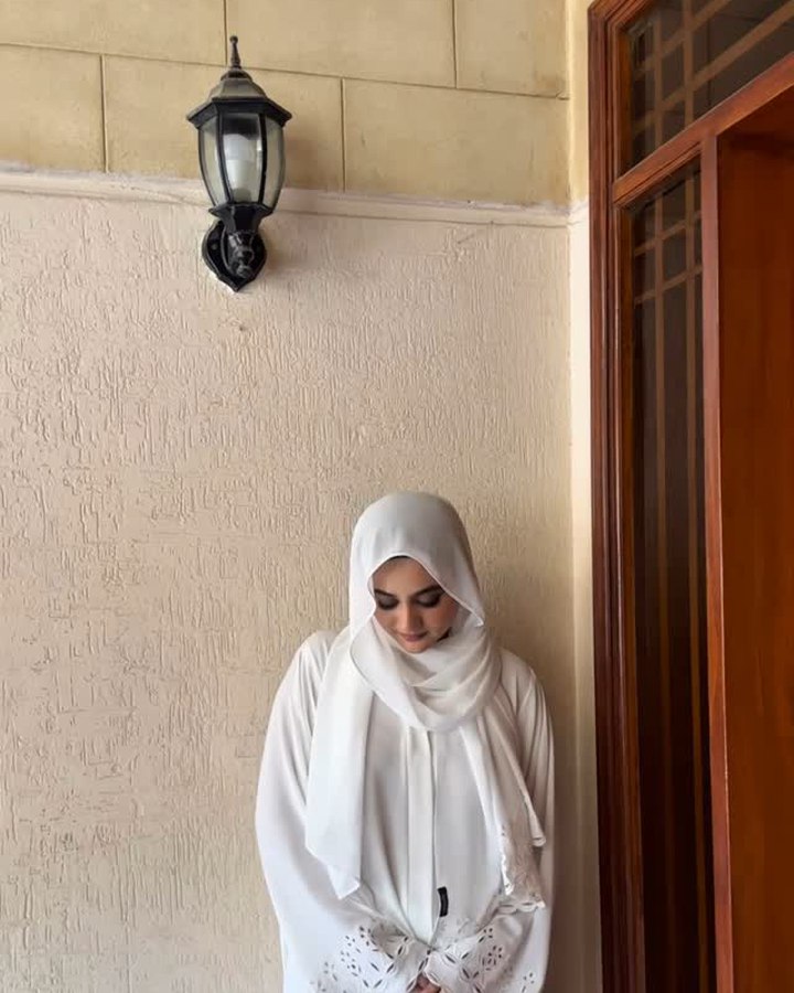 White Zayana abaya, Instagram reel